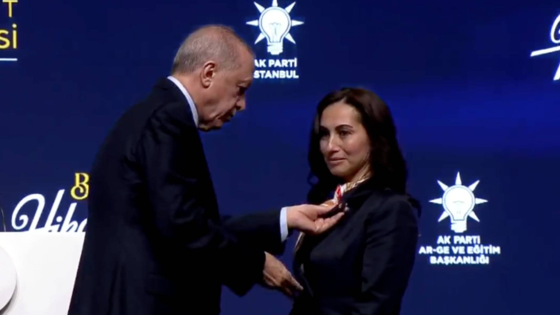 chpden istifa eden beykoz belediye baskanvekili ozlem vural gurzel akpye katildi qTN6JTC8