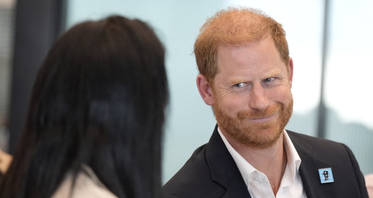 ingilterenin firari prensi elinde cekle ukraynayi ziyaret etti 4zcJp2PL