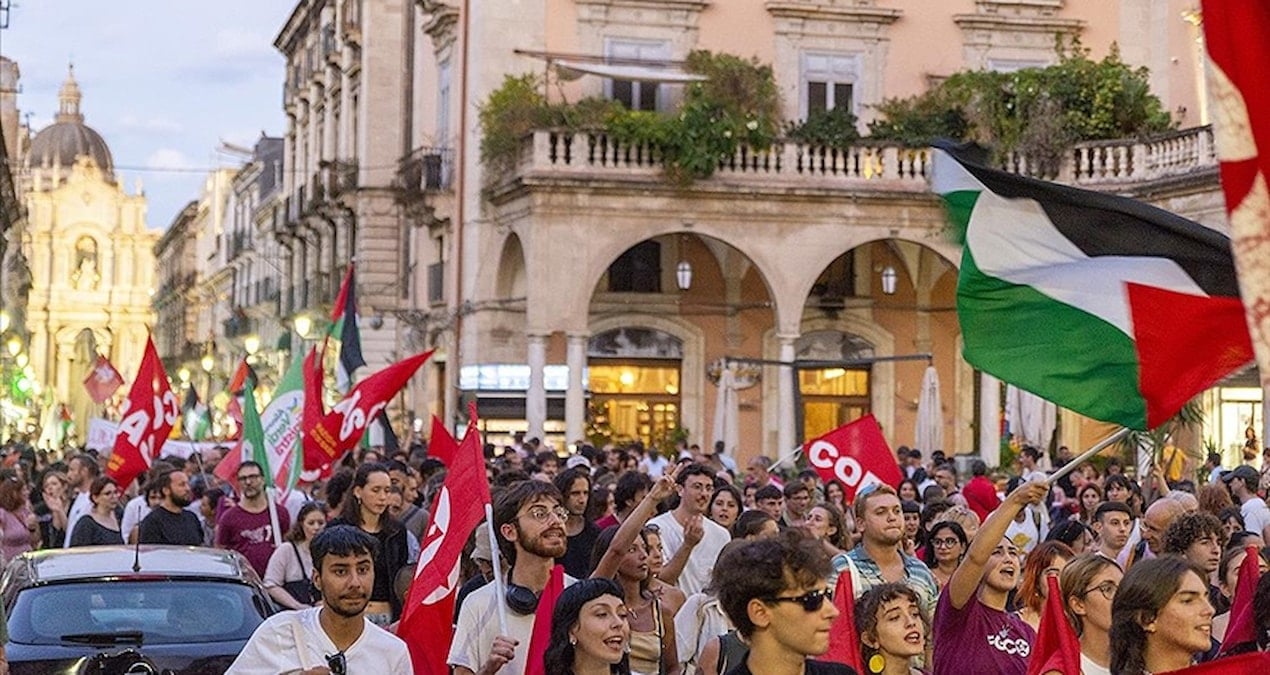 italyada kuresel sumud filosuna destek gosterileri yapildi kU9N4Hvc