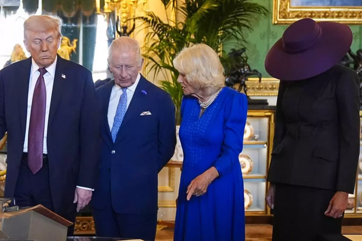 kraliyet torenine melania trumpin mor sapkasi damga vurdu etsqimlh