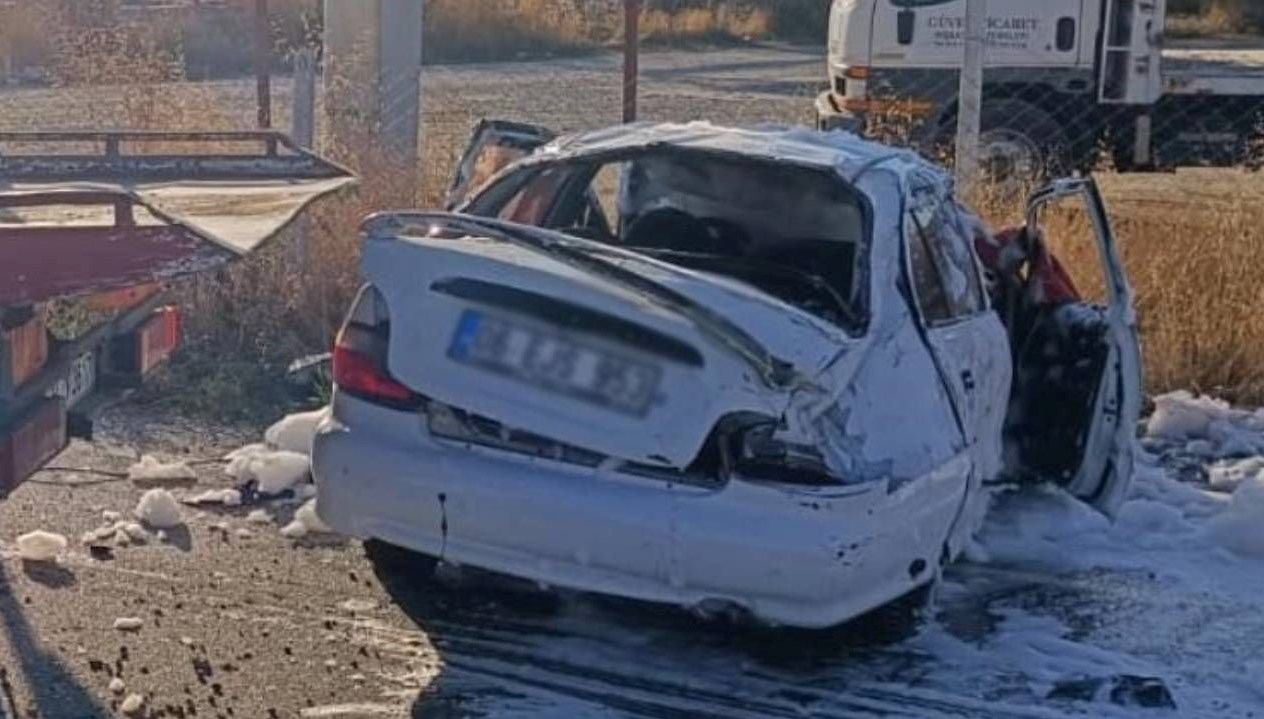 otomobil devrildi 5 kisi yaralandi yJpg5bFQ