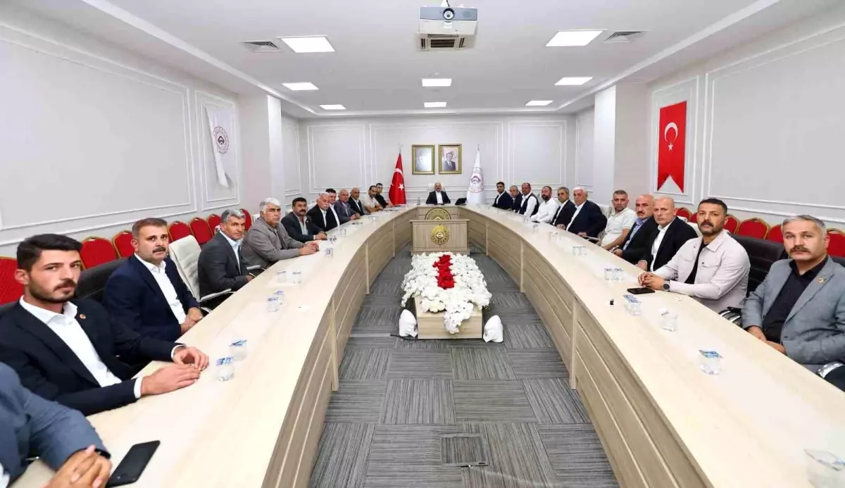 adiyamanda koy muhtarlari ile toplanti 2eEFueN1.jpg