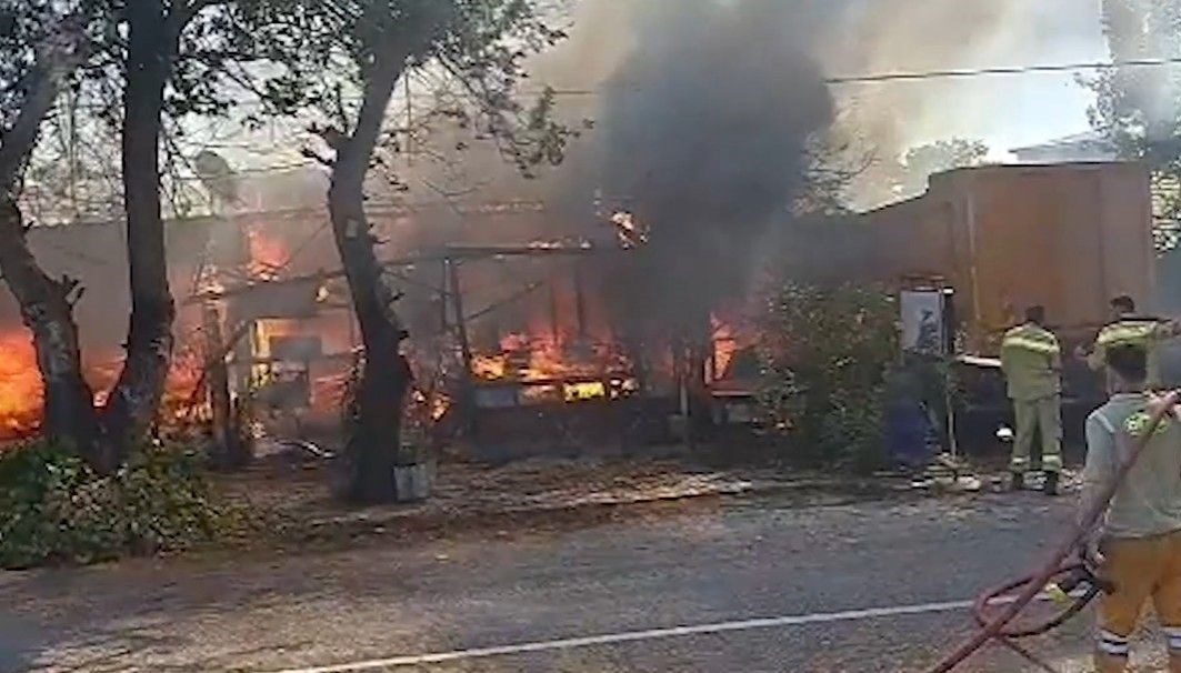 antalyada terk edilmis baraka alev topuna dondu Bp4vbeEu.jpg