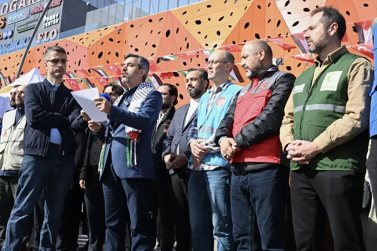 İstanbul’da Gazze’ye Umut Ol Kampanyası istanbulda gazzeye umut ol kampanyasi GIc4IHSB.jpg