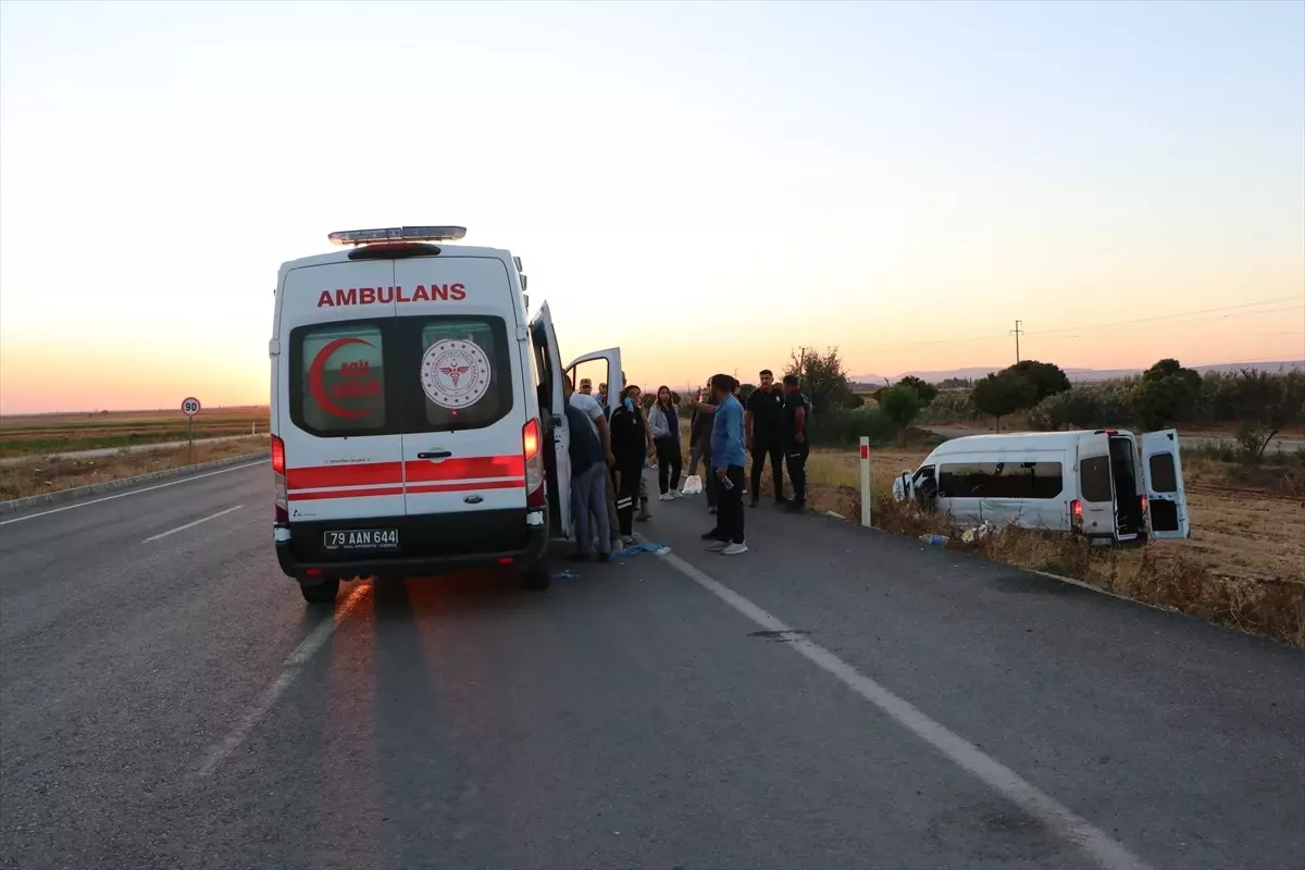 kiliste minibus otomobil kazasi 12 yarali 42lUdTDL.jpg