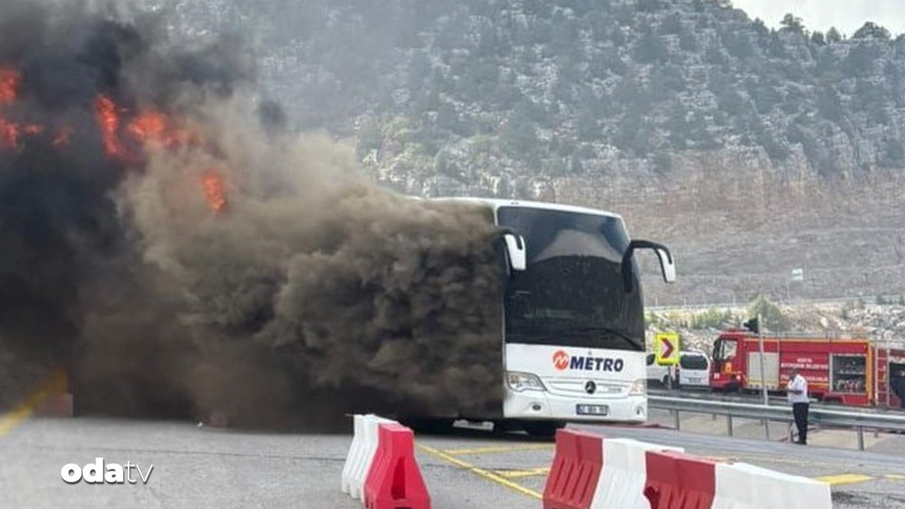 konyada seyir halindeki otobus alev aldi yolcular tahliye edildi eJS3PueS.jpg