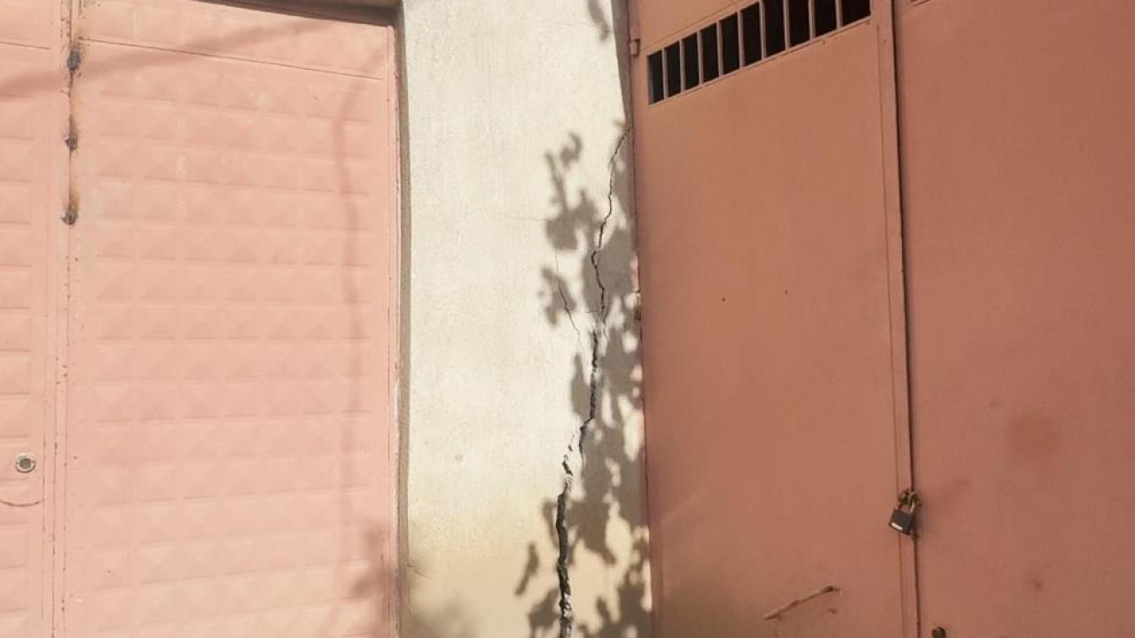 1 metrelik obruklar olustu evlerin duvarlari catladi SfB8HabJ.jpg