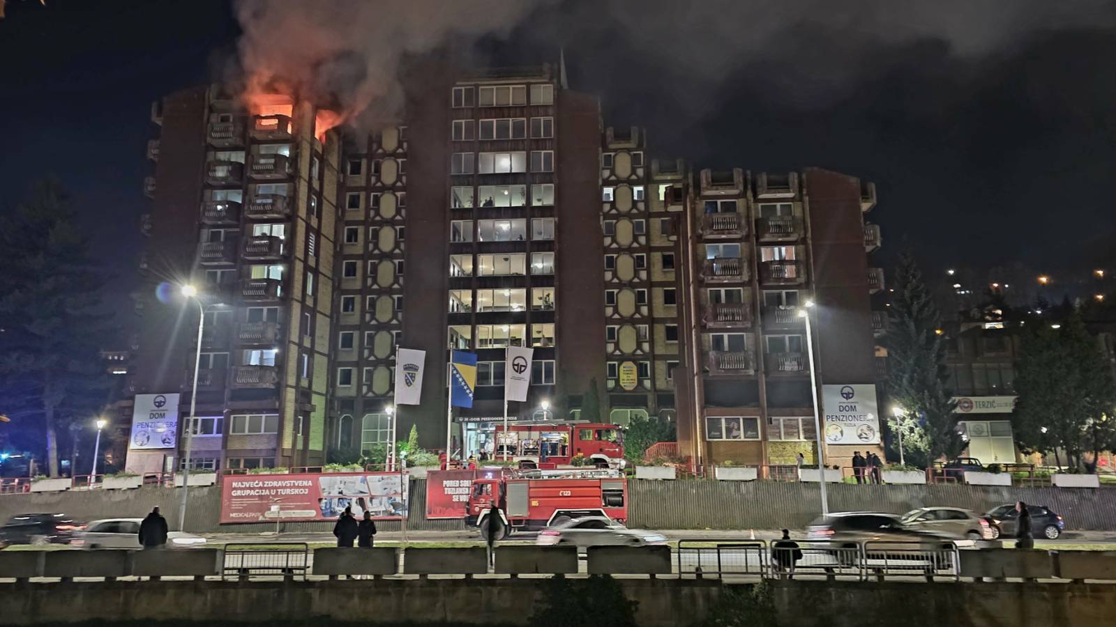 huzurevinde yangin felaketi 10 kisi hayatini kaybetti 20 kisi yaralandi QEmbMTTt.png