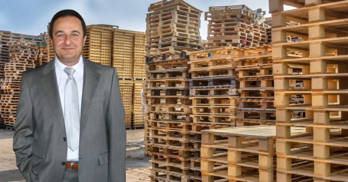 Kalitesiz Ahşap Paletler Gizli Maliyetlere Yol Açıyor kalitesiz ahsap paletler gizli maliyetlere yol aciyor 551KJTsc.webp