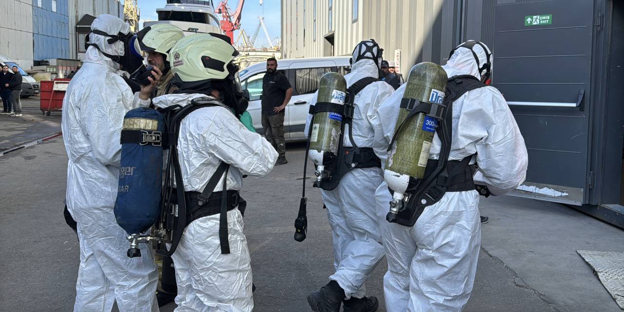 Tuzla’da tersanede yangın