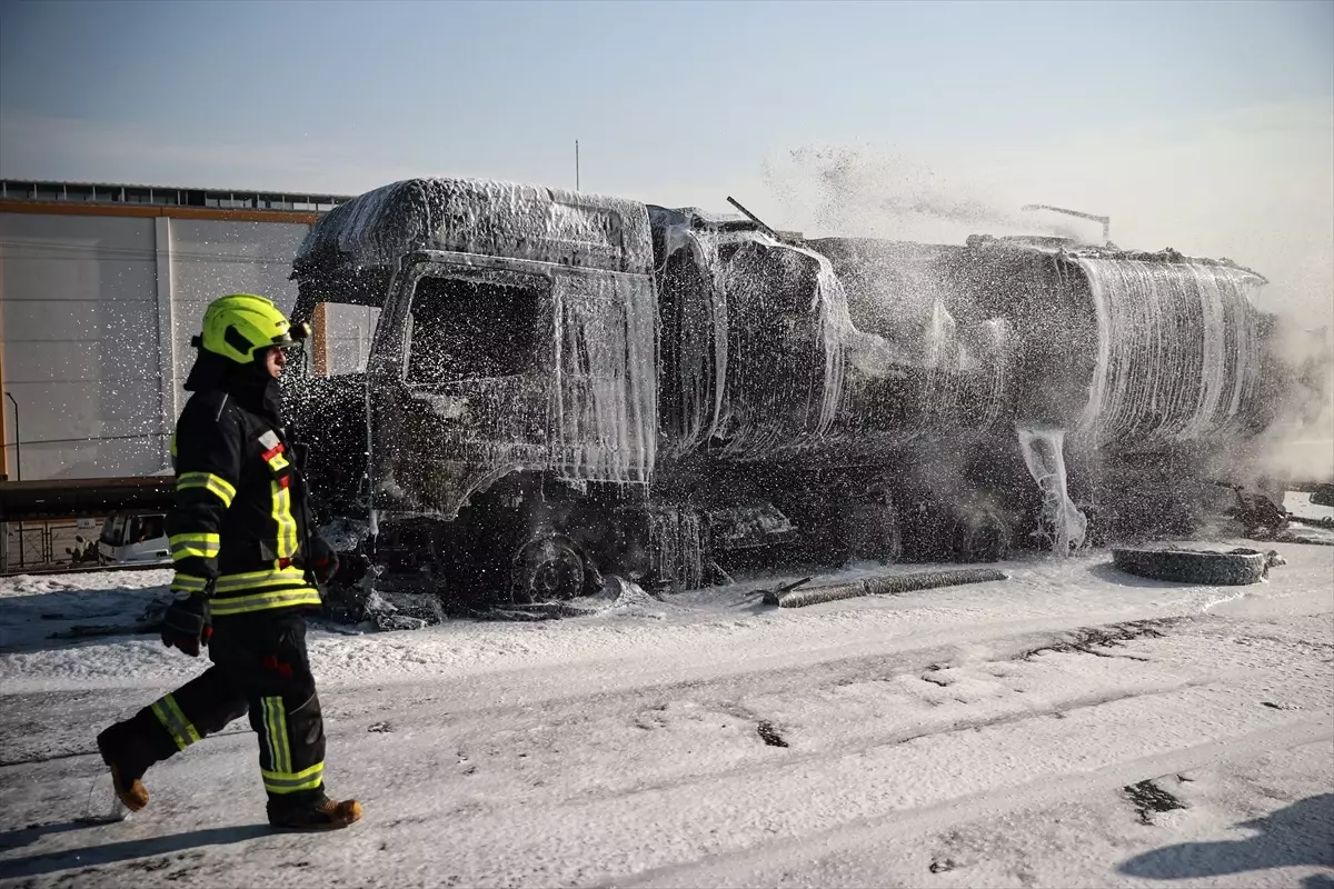 Mersin’de Tanker Yangını Kontrol Altına Alındı