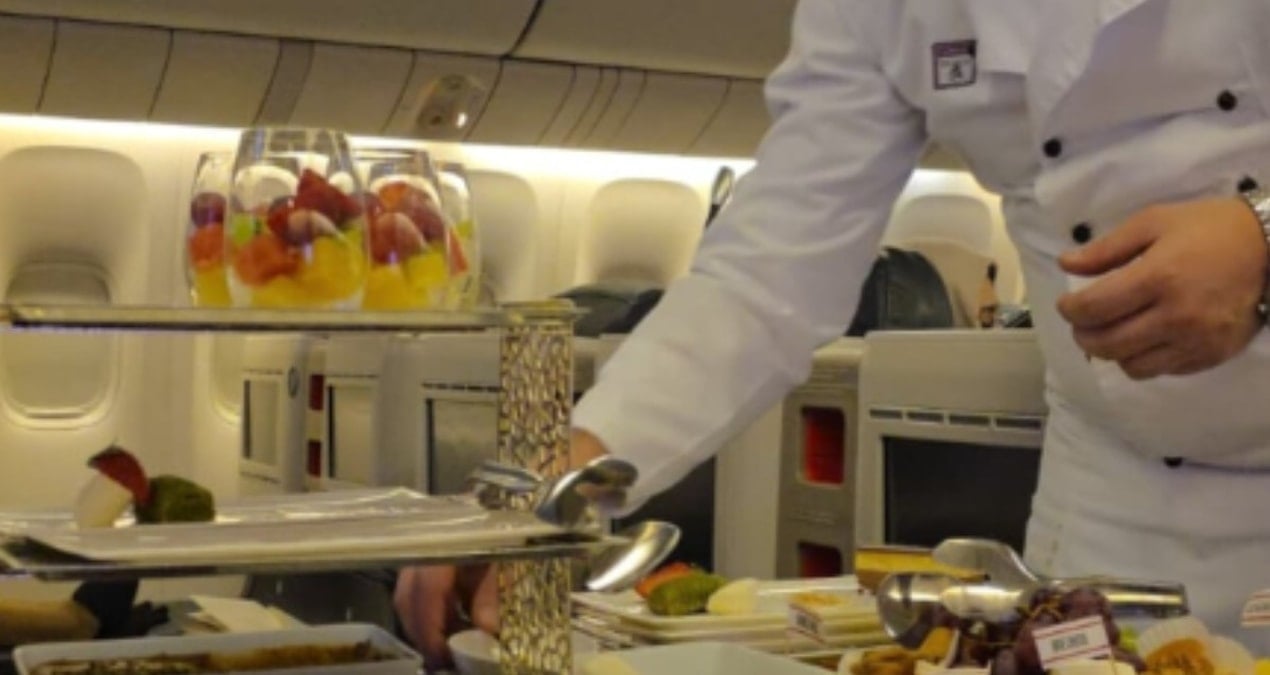 THY uçağında şef koltukların arasına girdi, çorba tarifi verdi