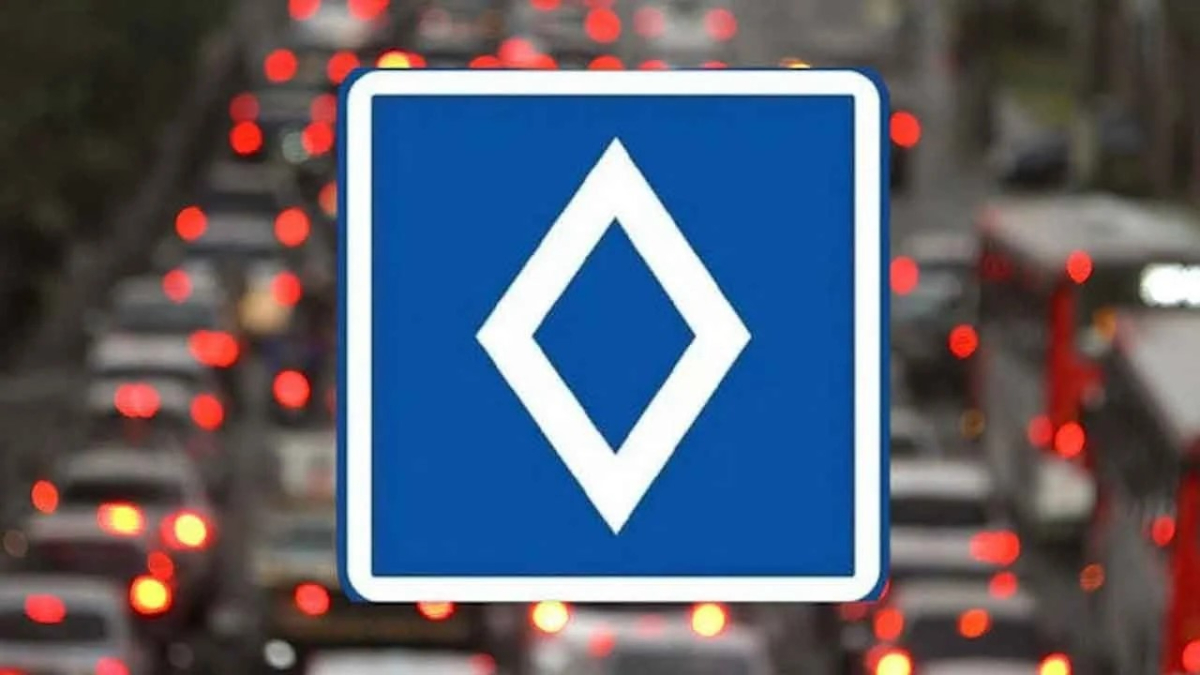 Trafikte yeni levha: Anlamını bilmeyen yandı…