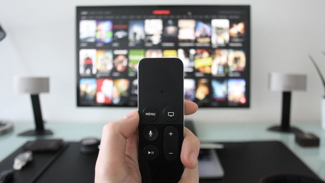 Hafta sonunu televizyon karşısında geçirmek isteyenler için tek oturuşta bitirebileceğiniz dizi/film önerileri 2026