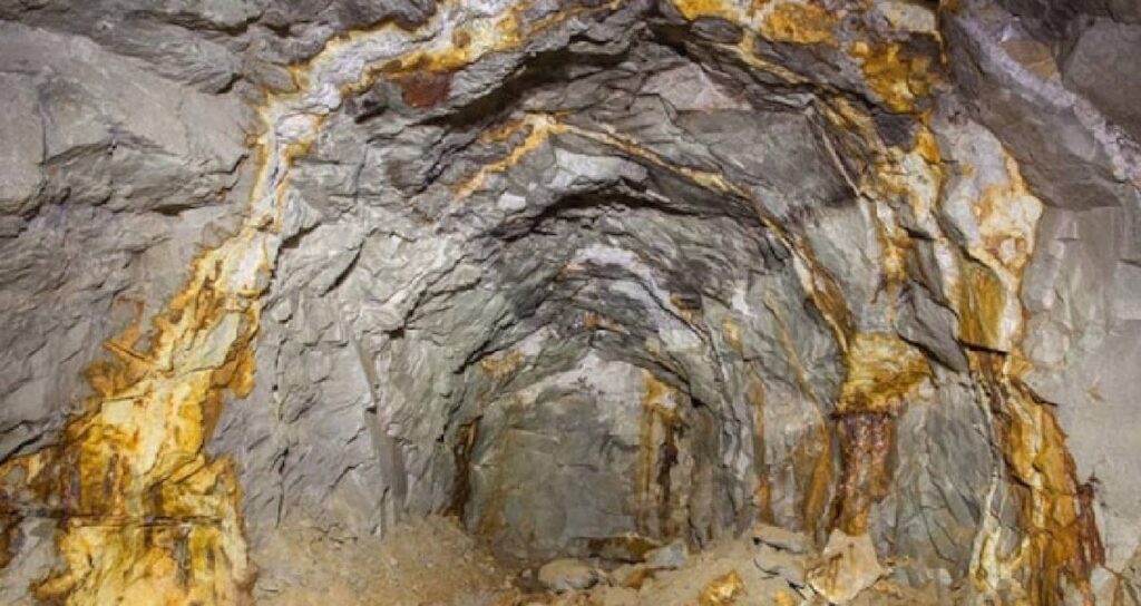 dagin-altinda-424-milyar-dolarlik-devasa-hazine-bulundu-kulce-kulce-servet-fiskiriyor-CNCIYyxb