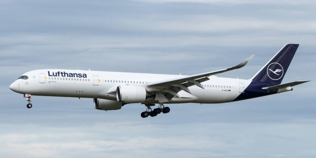 savas-havacilik-sektorunu-vurdu-dev-sirket-binlerce-ucusu-iptal-etti-xLFzWiZi