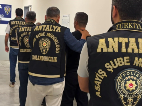 Antalyada bir haftada 242 kisi tutuklandi zZ9zCXaG