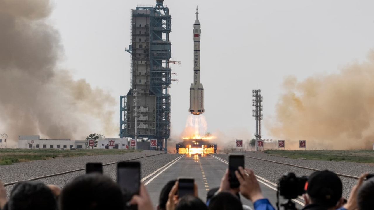 Duyaya yaklasan asteroide carparak yonunu degistirecekler nyCDzzcB